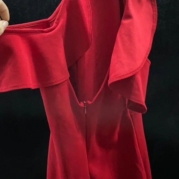 Elegant Red Off-Shoulder Dress - Picture 4 of 10